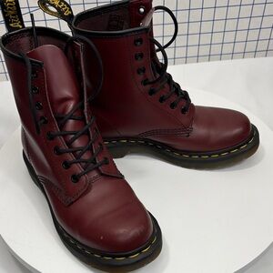 ⬇️ Dr. Martens Burgundy 8-Eye Leather Boots